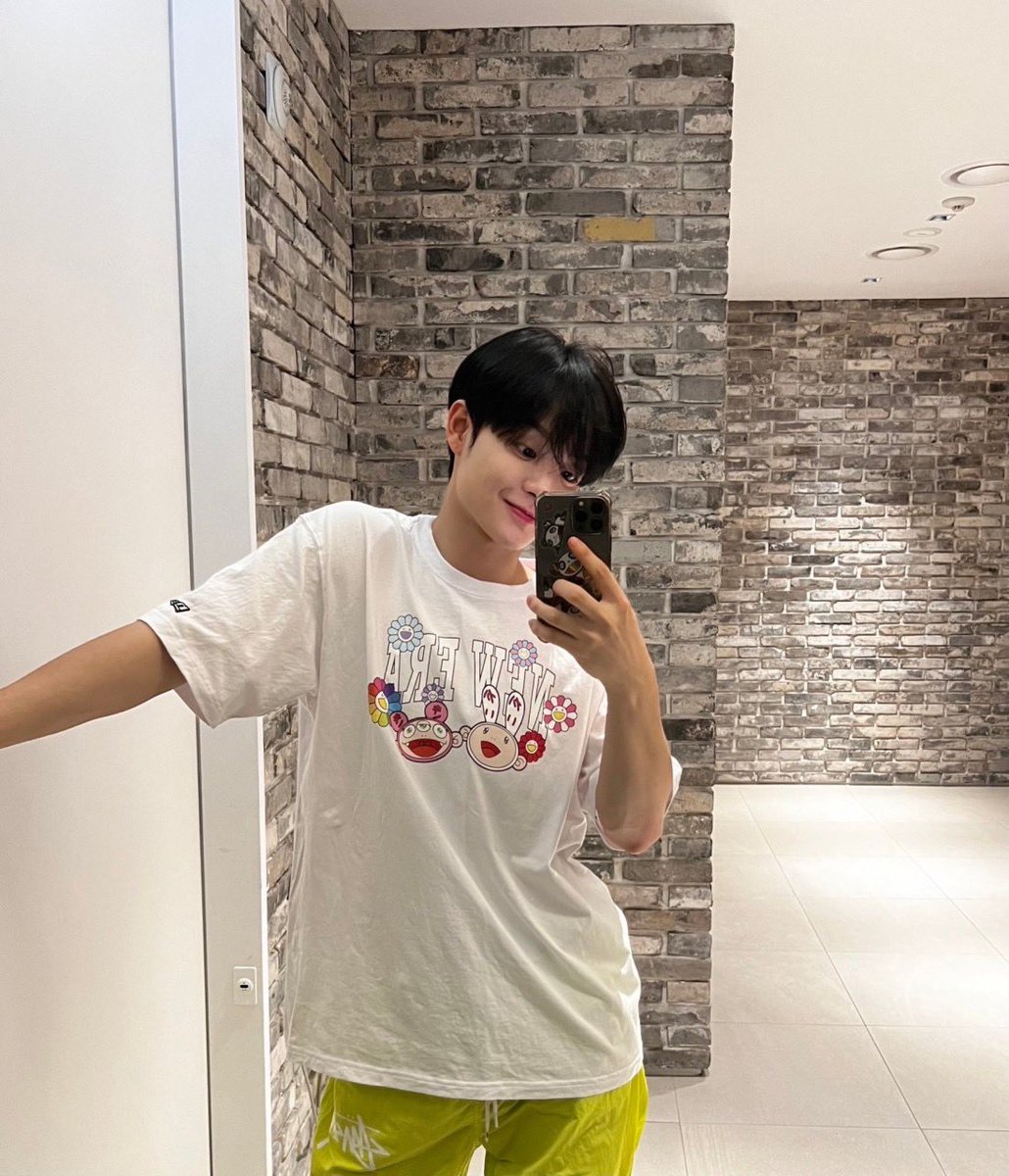 _hourlyjihoon's tweet photo. 221011 #JIHOON #지훈 #ジフン #트레저 https://t.co/KIg2ck18R5