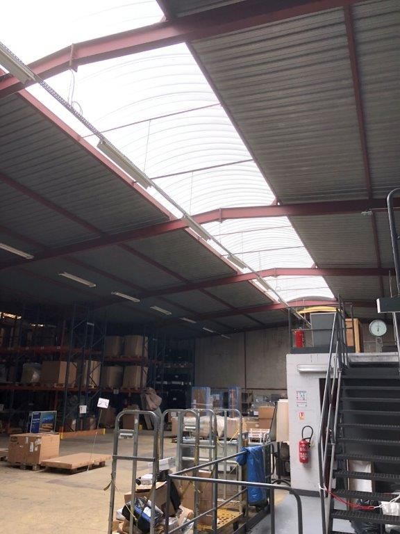 VitetCouverture's tweet photo. Remplacement de plaques polyester cintrées sur des bâtiments industriels https://t.co/rKIeDJoAkk