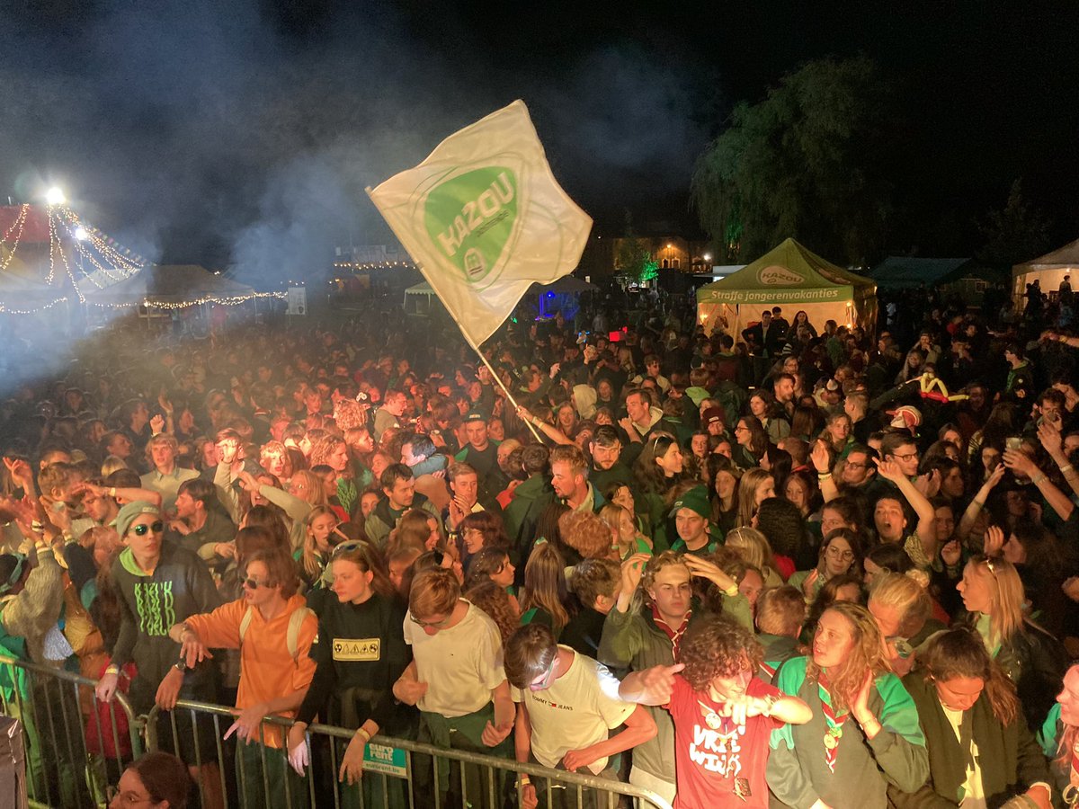 woutermrnssn's tweet photo. Wauw wat een feest was dat!!
Kazoutique 75 jaar Kazou vzw 🥳

Ben trots dat ik deel mocht uitmaken van een prachtig kernteam die dit alles op poten heeft gezet 👊

Wanneer inspanningen omgezet worden in voldoening en genot 🙂

#samenisallesbeter  @kazouvzw @__PSSST__ #kazoutique https://t.co/2ZGTDKCX4n