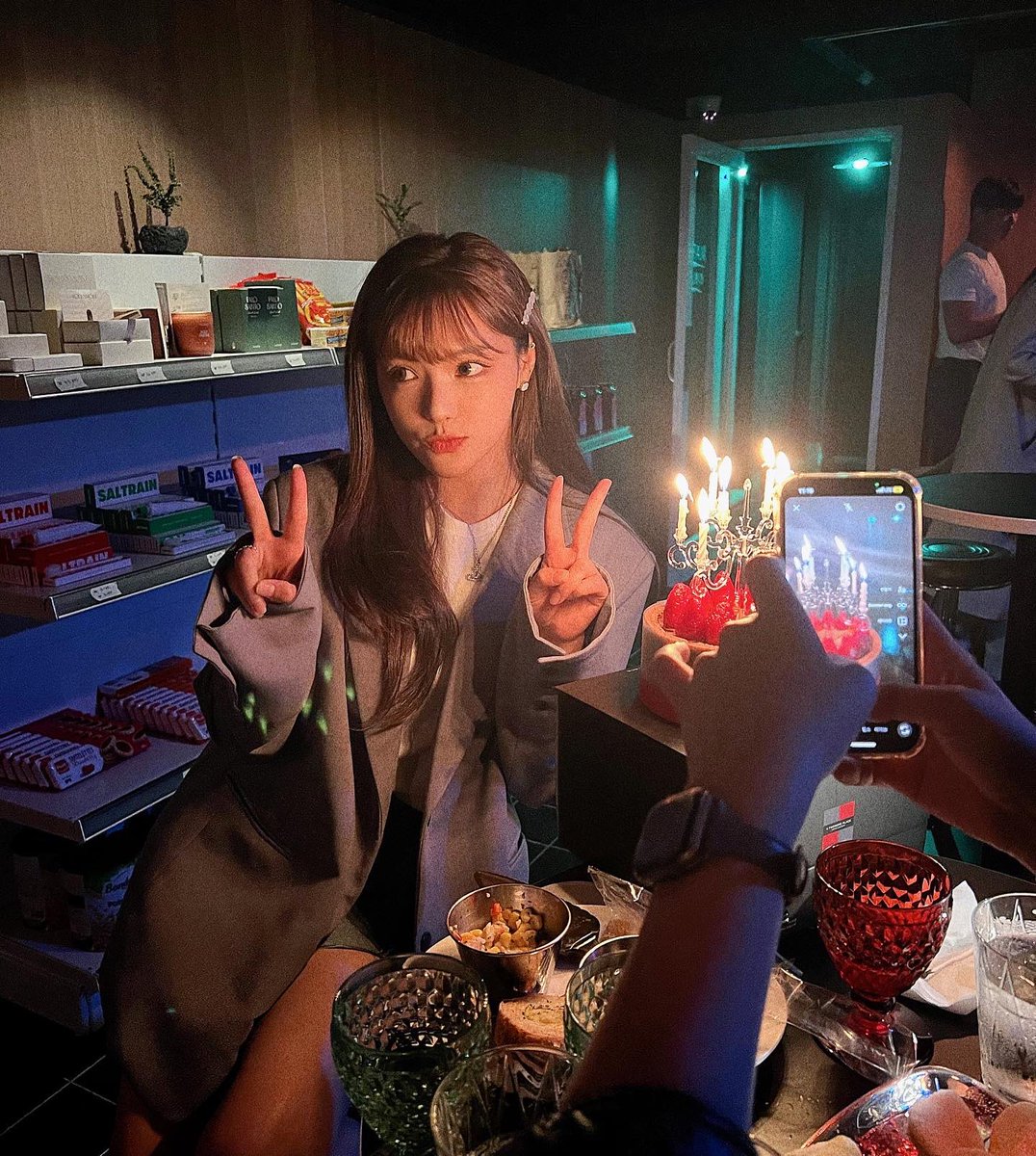 Geumheevely's tweet photo. 明日は私の誕生日です!🥰 そして今日から韓国で日本旅行に行くことが可能になりましたね!🇰🇷✈️🇯🇵 私も10月20日に東京旅行を行きます!✨とても楽しみですね♪ 私に会ったら嬉しく迎えてください! 皆さん会いたいです💖💖💖 https://t.co/uq9l7xcIYc