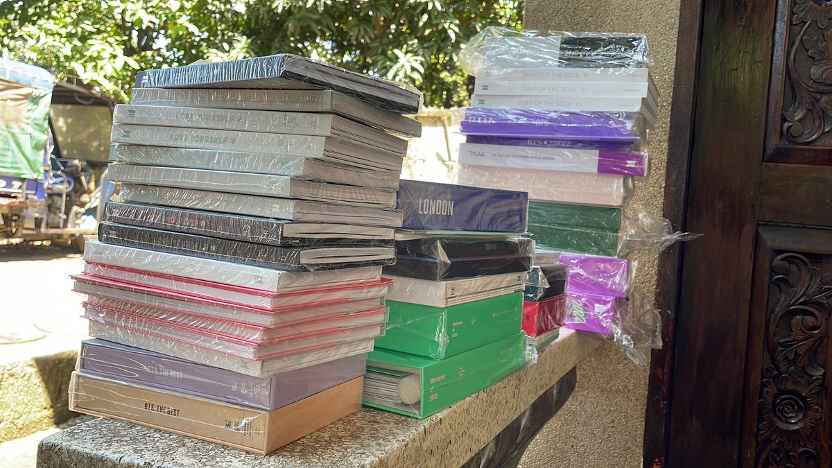 JagiGiveaways's tweet photo. LAST DECLUTTERING NA PO. ππ» Bilhin nyo na. βΊοΈ #btsalbums #unsealedalbums #decluttering #btssg https://t.co/zPe76ZCMP1