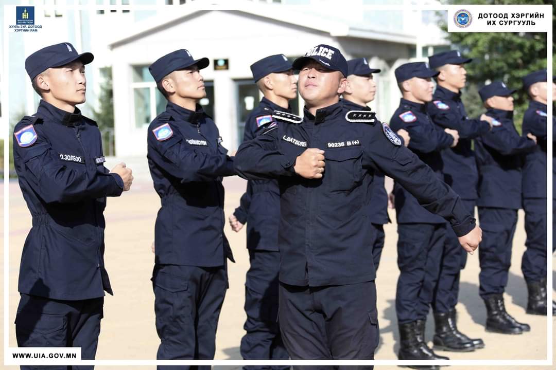 Ганзориг🇲🇳 on Twitter: "Цэргийн цол, цэргийн дүрмийг цагдаад ...