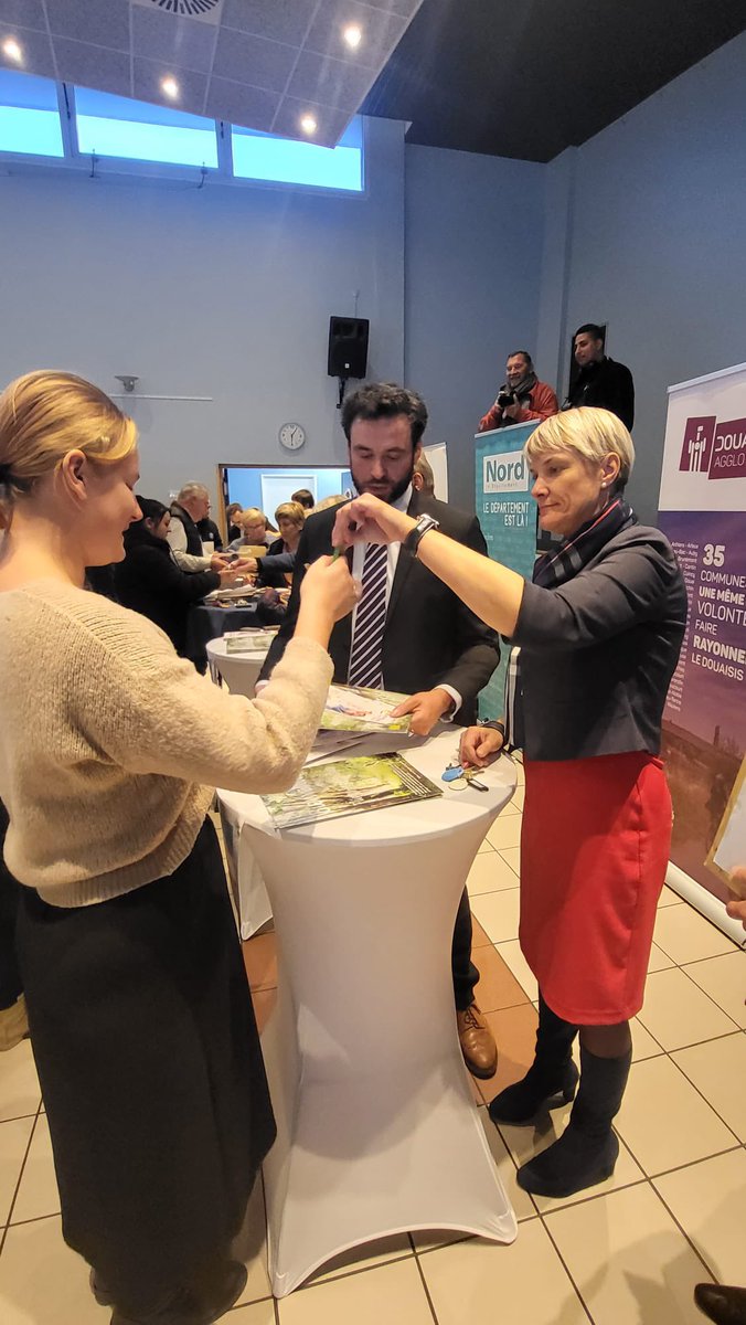 Quatreboeufsmh's tweet photo. Nous inaugurions avec mon collègue @jnverfaillie #partenord à #Flines-lez-Raches une très belle réalisation tant attendue ! La residence Marguerite de Constantinople. S en est suivie la remise des clés aux heureux Flinois ! 🔑 @LubrezC 📸 https://t.co/KXoX9oyMUQ