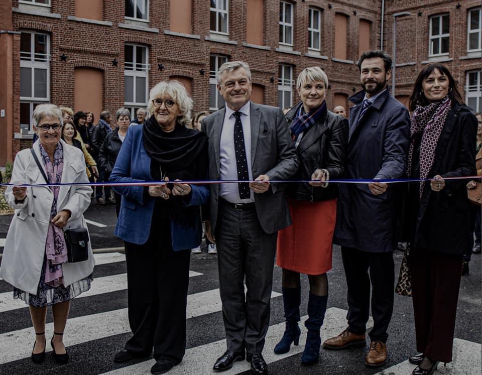 Quatreboeufsmh's tweet photo. Nous inaugurions avec mon collègue @jnverfaillie #partenord à #Flines-lez-Raches une très belle réalisation tant attendue ! La residence Marguerite de Constantinople. S en est suivie la remise des clés aux heureux Flinois ! 🔑 @LubrezC 📸 https://t.co/KXoX9oyMUQ