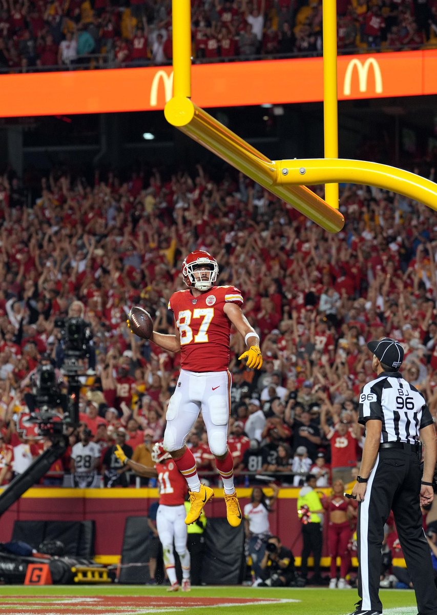 MahomeSZN's tweet image. This photo is so 🔥🔥🔥 @tkelce