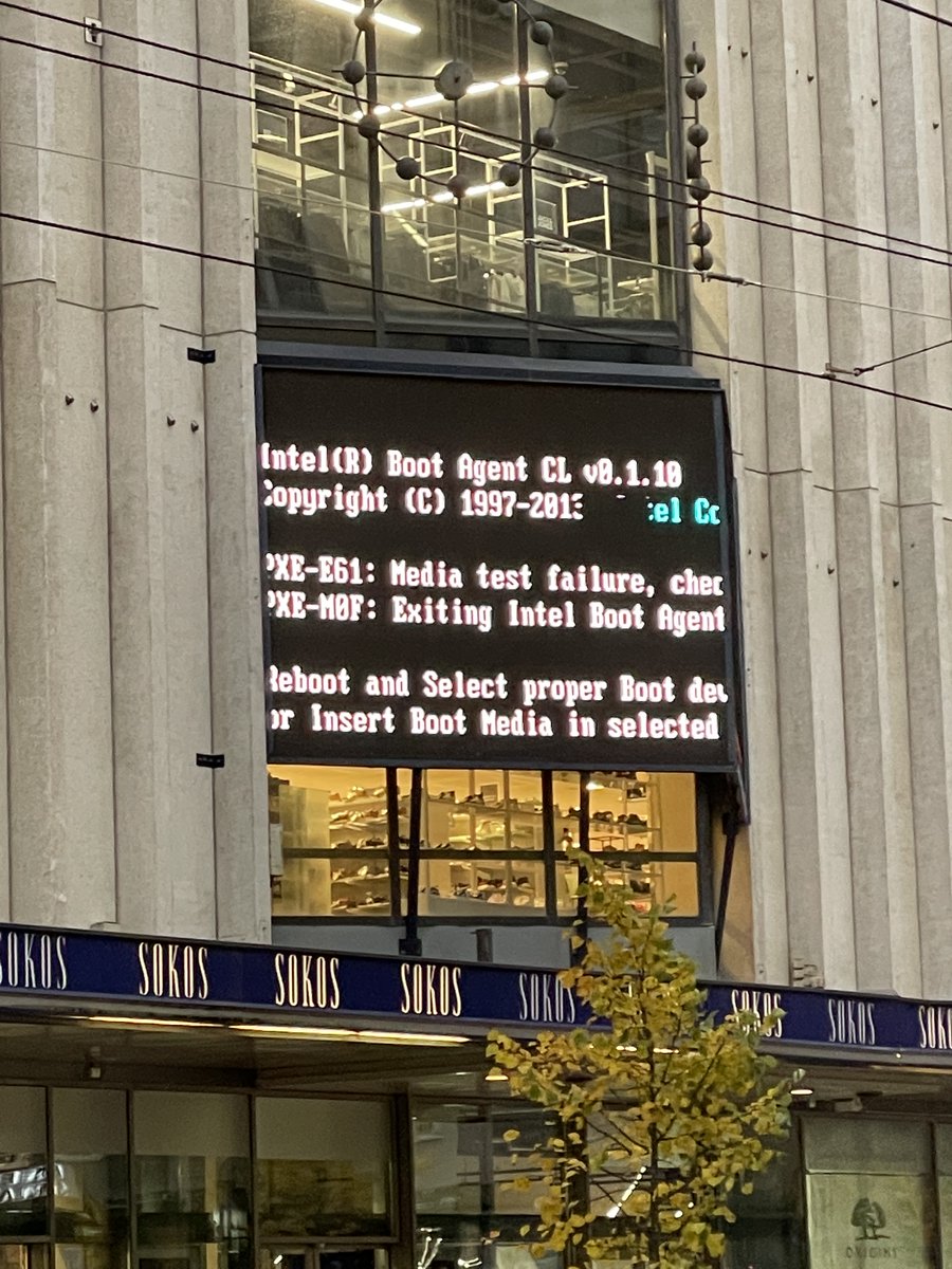 Pahoittelut asiakkaamme, mutta Sokosta buutataan juuri tällä hetkellä. 
Palvelemme Teitä taas hetken kuluttua!