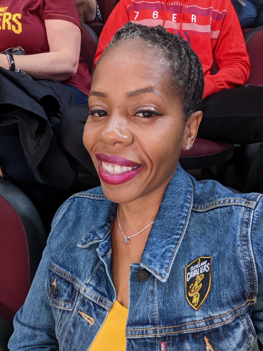 _flyred3's tweet image. Home for my mom's birthday, so I might as well #LetEmKnow
#GoCavs