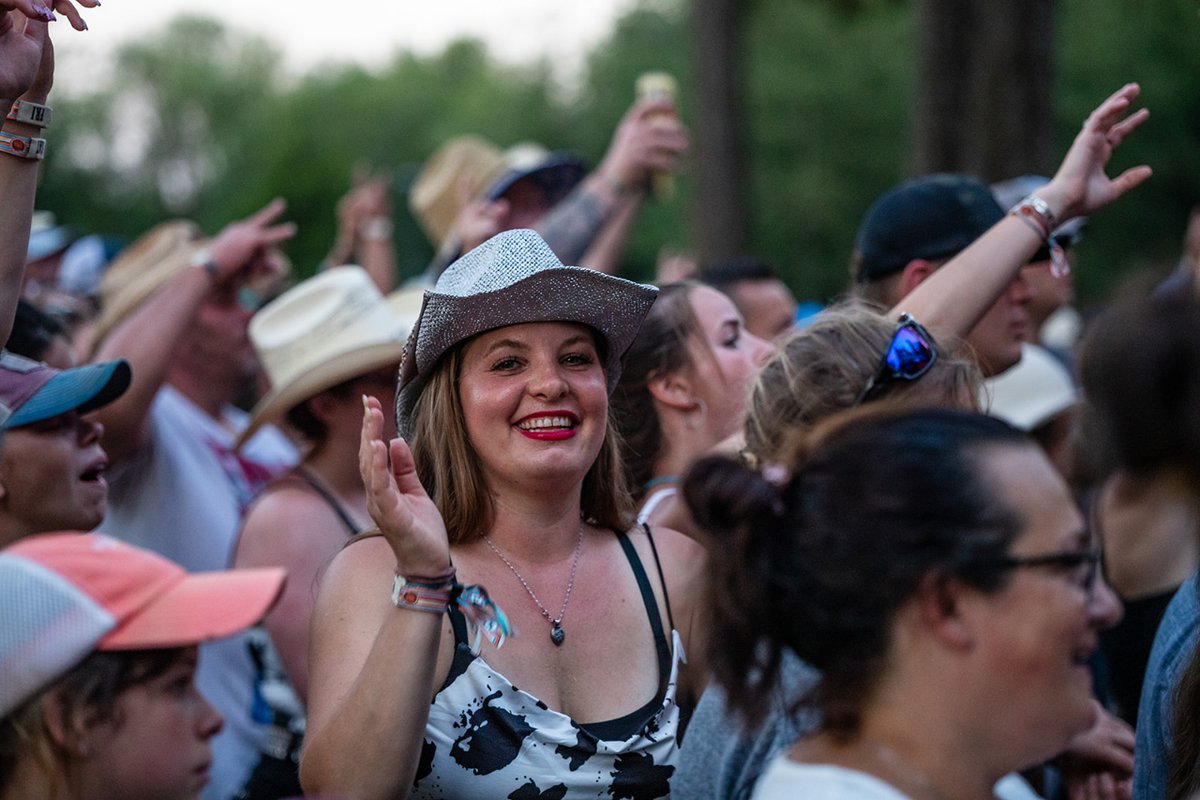 OregonJamboree's tweet photo. Sometimes you just have to feel the music! 

Who are you listening to for this #NewMusicMonday? We are always on the hunt for new artists and new tunes! 

#JamFans #OregonJamboree https://t.co/A1oRsQEdDc