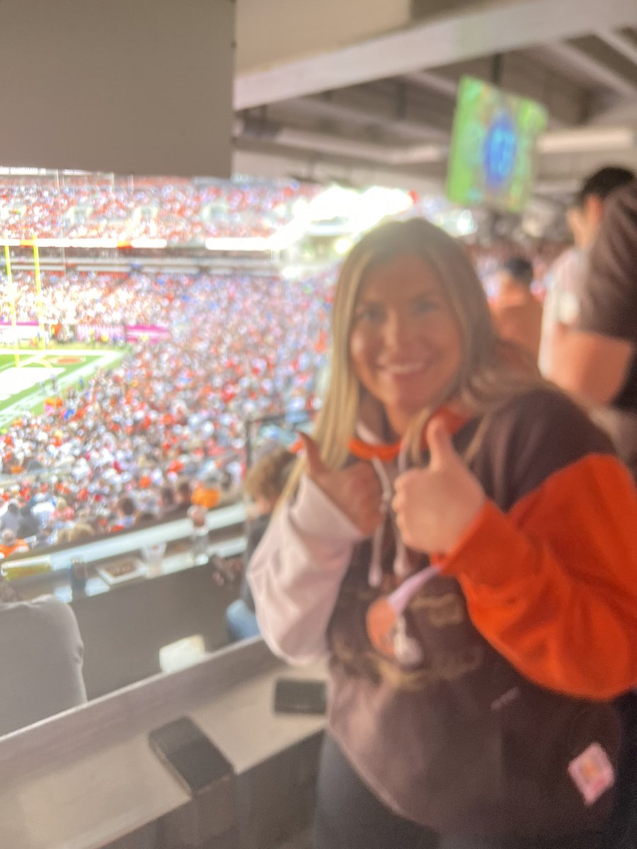 crystalsoohey's tweet photo. #twinsburgbrownsbackers #basementbars #browns @annrenee99 https://t.co/oWG2XXjkyD