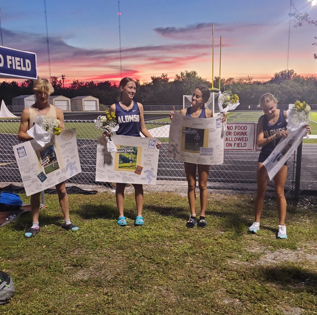 RavensXCTnF's tweet photo. The great tradition of the annual Spaghetti Run cross country meet enjoyed another splendid night as we celebrated our senior Ravens (from left) Ryan Winslow, Makenna Howell, Nathalia Mallo and Skyler Gillett. #PlanetRaven https://t.co/rA0u9XsjjA