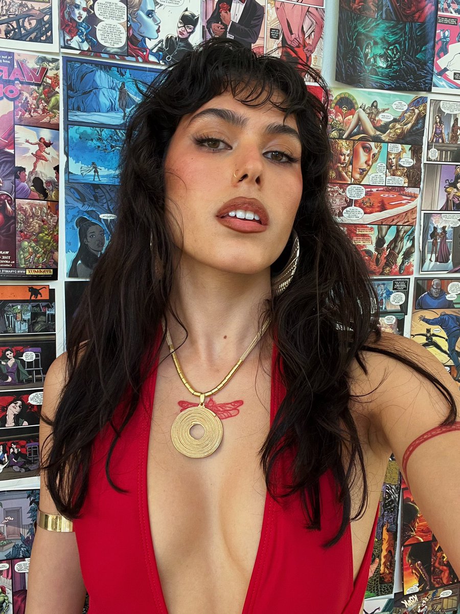 Valeria on Twitter: "🦇"