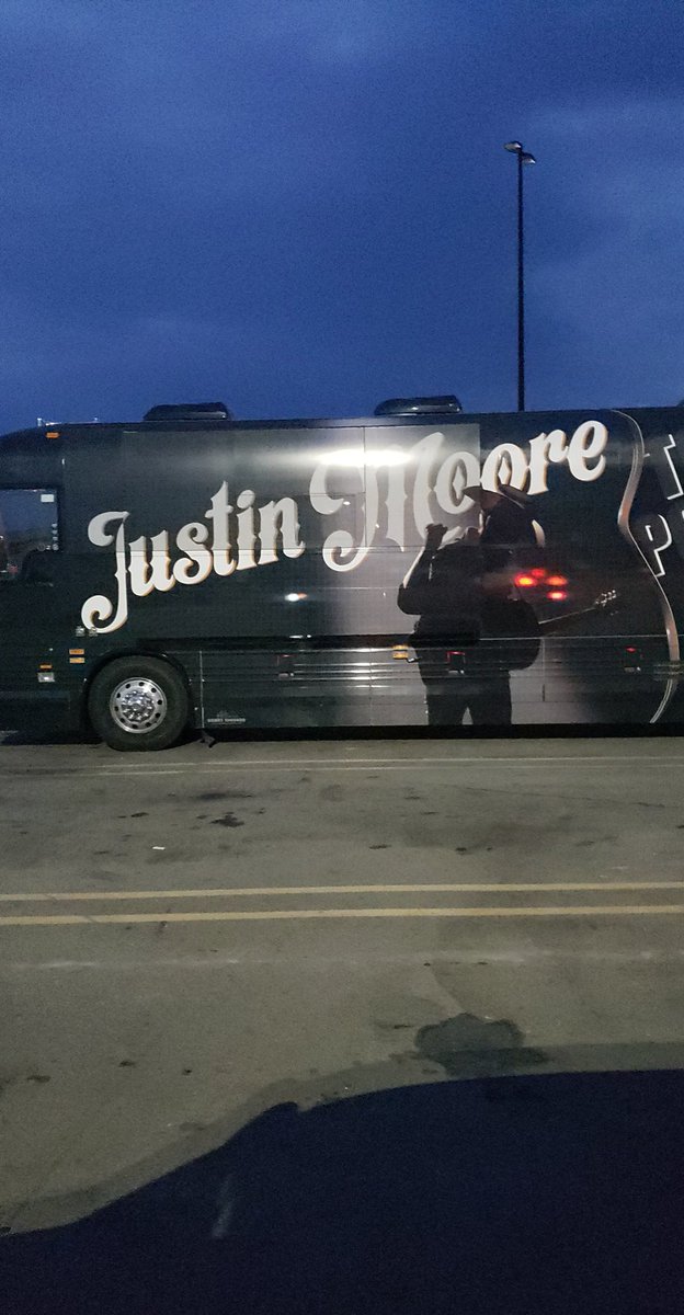 MandaByrd01's tweet photo. I was hoping he had to make a quick stop to shop.... sadly I think they are resting. 😔 @JustinColeMoore https://t.co/GI0QirvAgZ
