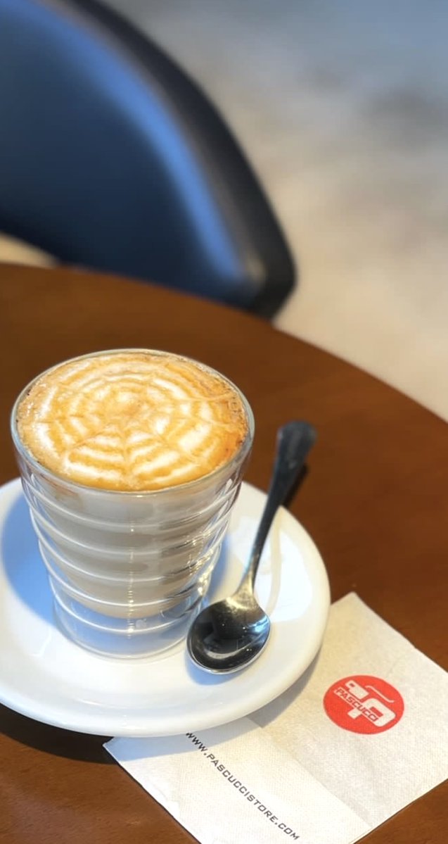 カフェパスクッチの定番ドリンク「パスプッチョ」！
エスプレッソにココアパウダー、フォームミルクに
キャラメルソース！

#キャラメール　＃ソース　#一緒にいようね #おいしい #可愛い ＃ハロウイン　#カスタード ＃専門店
