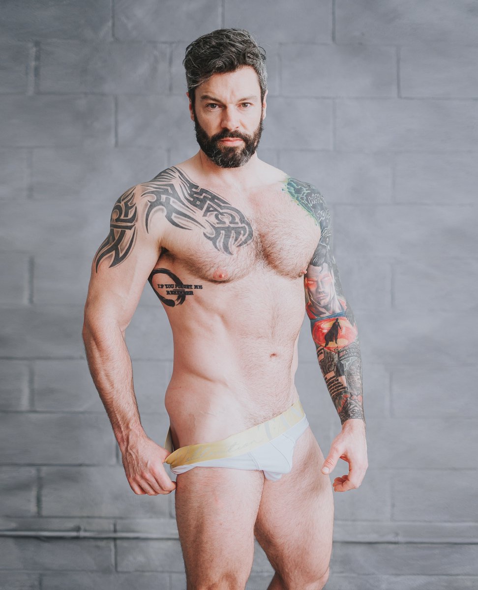 collectiontann's tweet photo. @matofsteel (IG) wearing TANN Montreal white briefs

Yupe we just dropped them on our website!

shot by: @lesmagiciensphoto (IG)

#briefs #mensunderwear #fitmen #men #gayman #fitgay  #mensapparel #gayunderwear #tattoomodel #inkedmen https://t.co/URN7426V9s