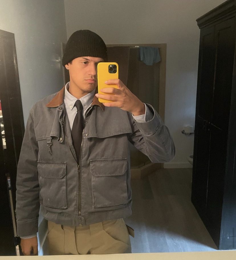 mynamegray's tweet photo. cosplaying jehovah’s witness #GRAYFLEET https://t.co/dbADgO7KBN