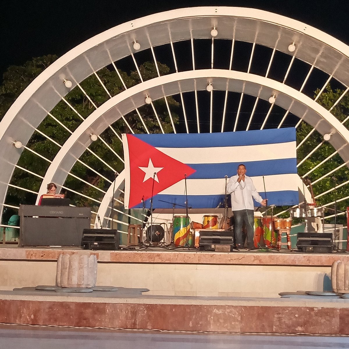 Rafael_Perezgtm's tweet photo. Con las palabras de Carlos Manuel de Céspedes aquel día de 1868 y con buen arte, inició la jornada de la Cultura Cubana en #Guantanano.
#CubaEsCultura
#CubaPorLaVida https://t.co/jPuLYYexNO