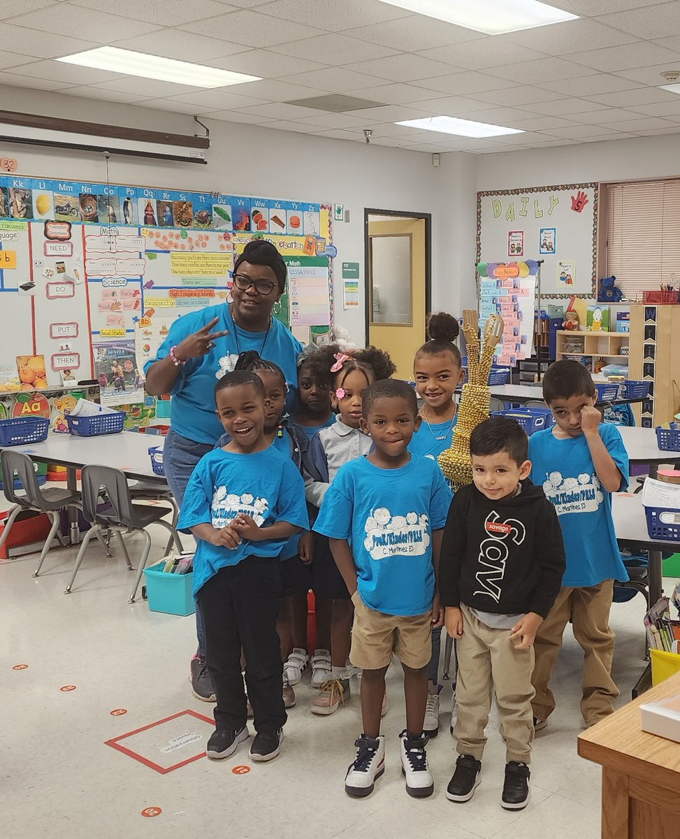 MsRice_CMES's tweet photo. @CMartinez_HISD Shoutout to Ms. Woodfork's class for winning the Golden Spatula Award for following the Cafe Student Culture Plan!! https://t.co/UwtSBDXaKG