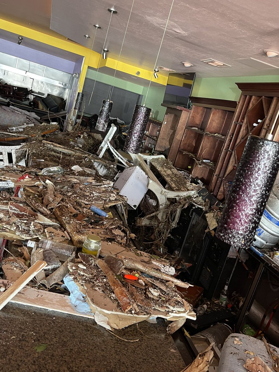 MagineSnipess's tweet photo. Gonna have to pause on the comeback… I do live in Florida and both of my parents restaurants were affected by hurricane Ian so have to take some time and hopefully rebuild. My apartment still doesn’t have internet after a week, lucky enough to have power rn. Will be back soon. https://t.co/fGLgVvGvQs
