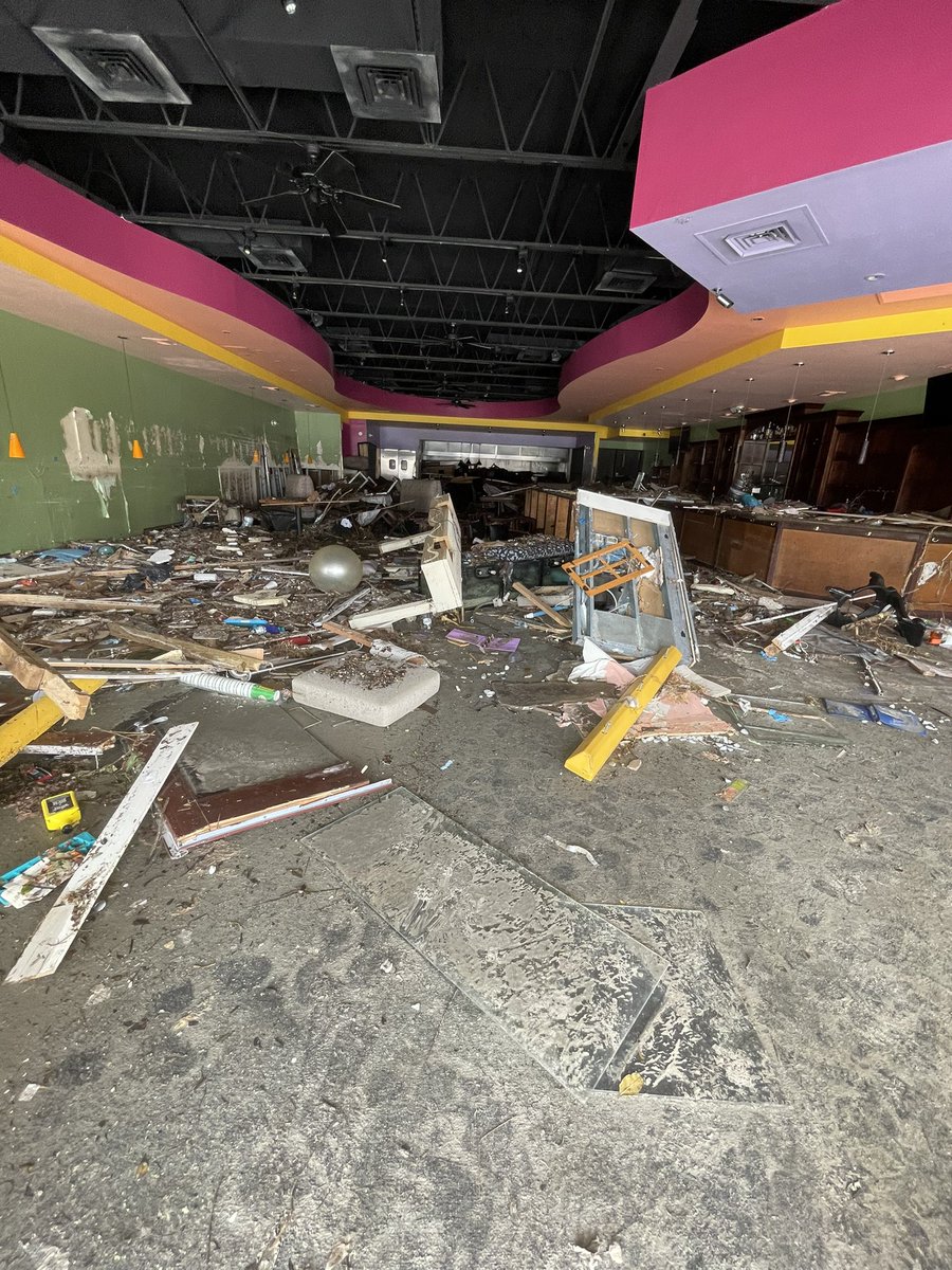 MagineSnipess's tweet photo. Gonna have to pause on the comeback… I do live in Florida and both of my parents restaurants were affected by hurricane Ian so have to take some time and hopefully rebuild. My apartment still doesn’t have internet after a week, lucky enough to have power rn. Will be back soon. https://t.co/fGLgVvGvQs