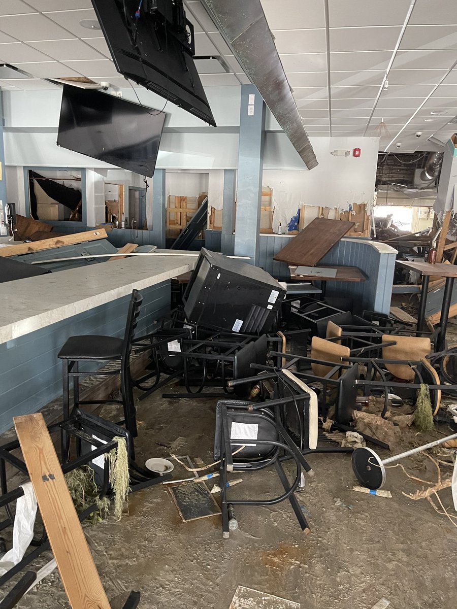 MagineSnipess's tweet photo. Gonna have to pause on the comeback… I do live in Florida and both of my parents restaurants were affected by hurricane Ian so have to take some time and hopefully rebuild. My apartment still doesn’t have internet after a week, lucky enough to have power rn. Will be back soon. https://t.co/fGLgVvGvQs