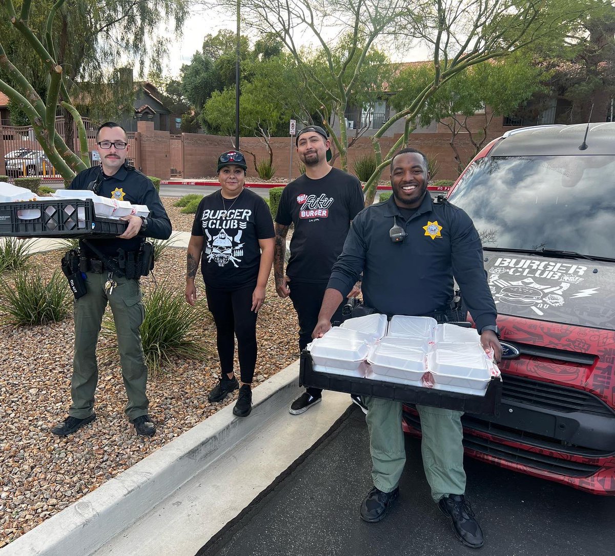 fukuburger's tweet photo. There’s no department that works harder at changing the trajectory of “at-risk” youth more than our own @lvmpdsvac @lvmpd. So it’s obvious we jumped at the chance to feed these budding stars! #LVCommunity thanks to @tonithetiger138 /@rayraynonstop 4 volunteering on their day off! https://t.co/Hw1WL6UOUJ