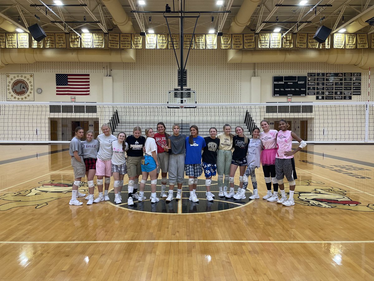 LapelVB's tweet photo. Practice vibesβ¦! ππ€ͺ. #anythingbutspandex #funbutfocused https://t.co/Uypqlpc28Q