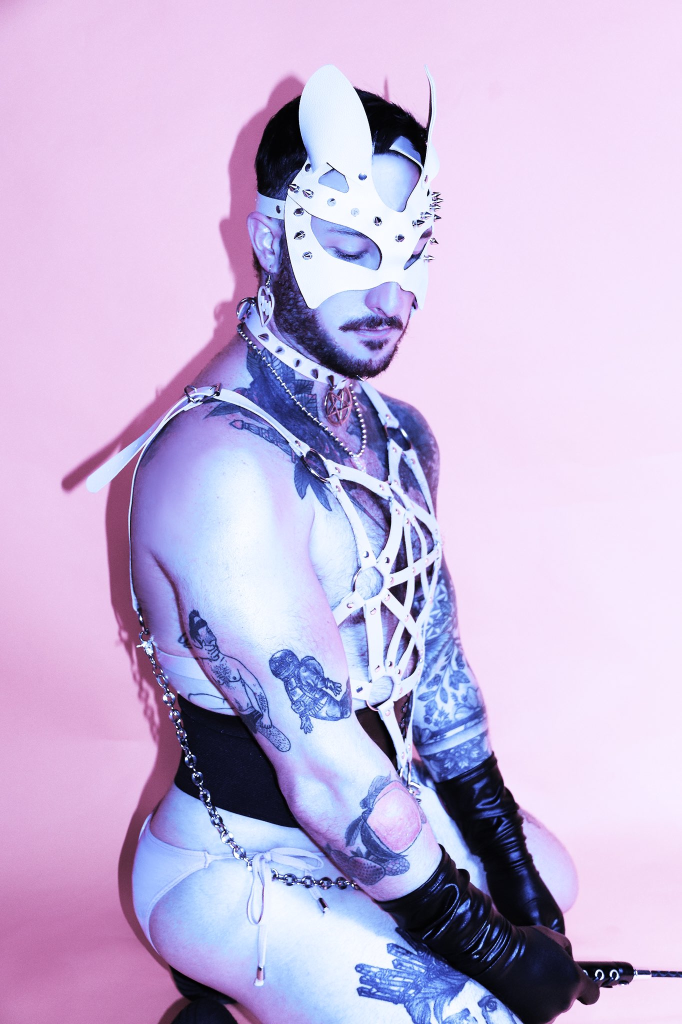 1 pic. For all you good lil piggies and bad bunnies #gay #gayinked #gayleather #gayhalloween #marekrichard