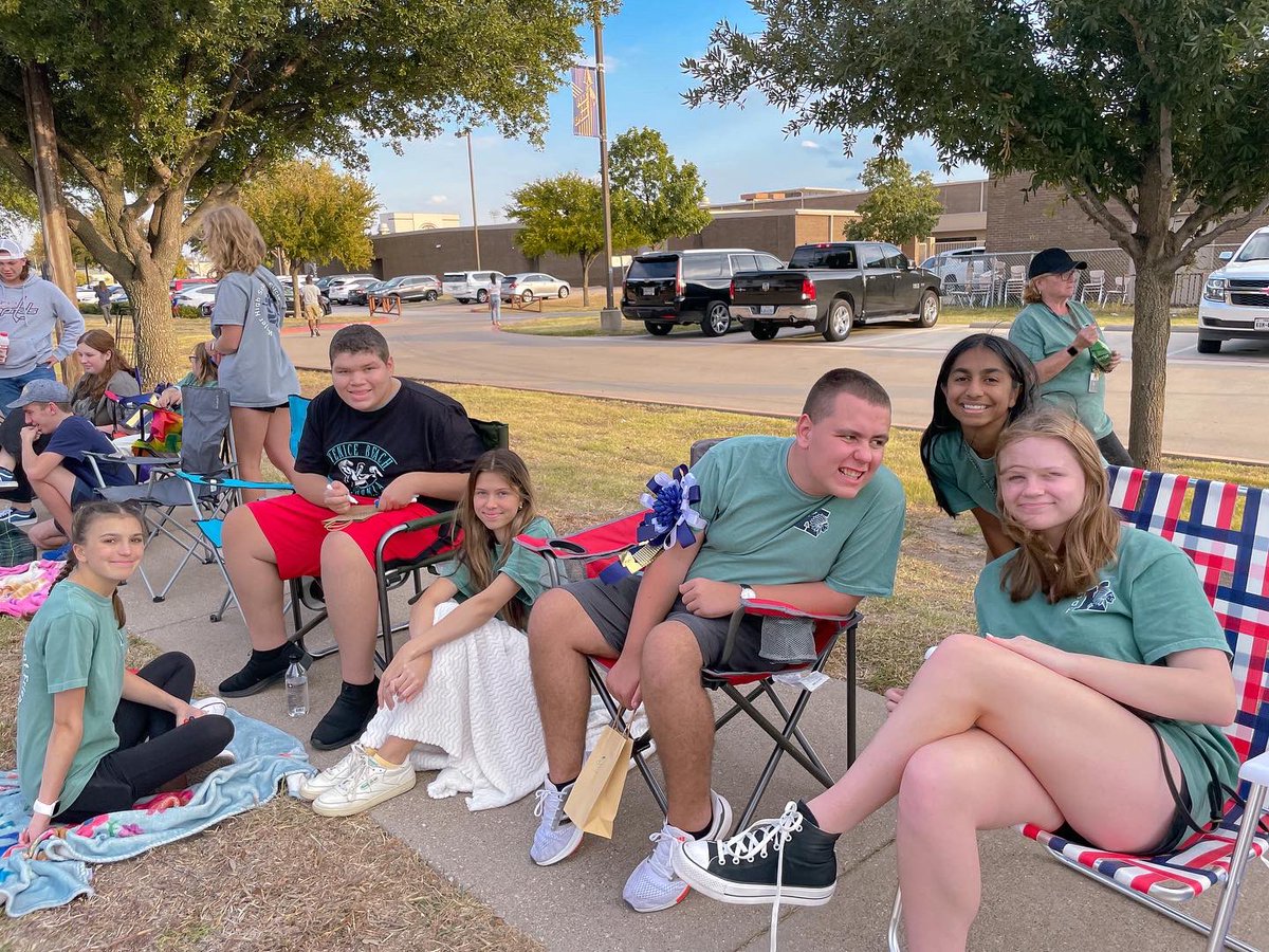 KellerHSCOF's tweet photo. Thank you to everyone who came to watch the Hoco Parade with us! It was so fun!!!🥰🥰 https://t.co/PHgGoZdPpS