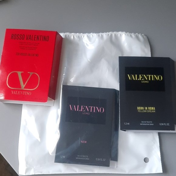 sabrinagafken's tweet photo. So good I had to share! Check out all the items I'm loving on @Poshmarkapp #poshmark #fashion #style #shopmycloset #valentino #amorus: https://t.co/COGrAhyhAJ https://t.co/h6QdDYkG1d