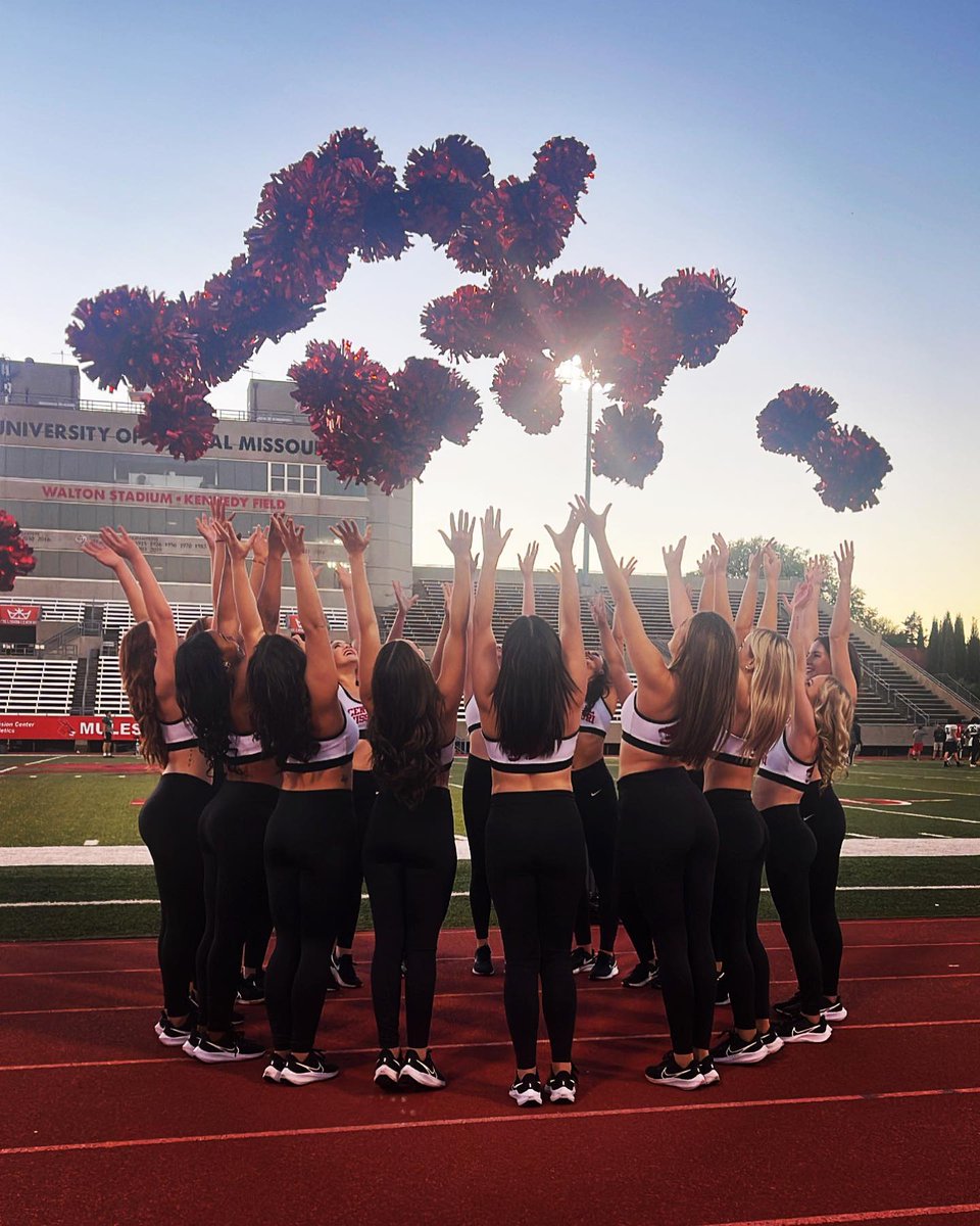These Mulekickers are celebrating because their pom/game day combo just hit the inboxes of those registered for the MO-KAN College Dance Alliance!  
More info and registration at this link:  larkspurdance.com/college-dance-…
