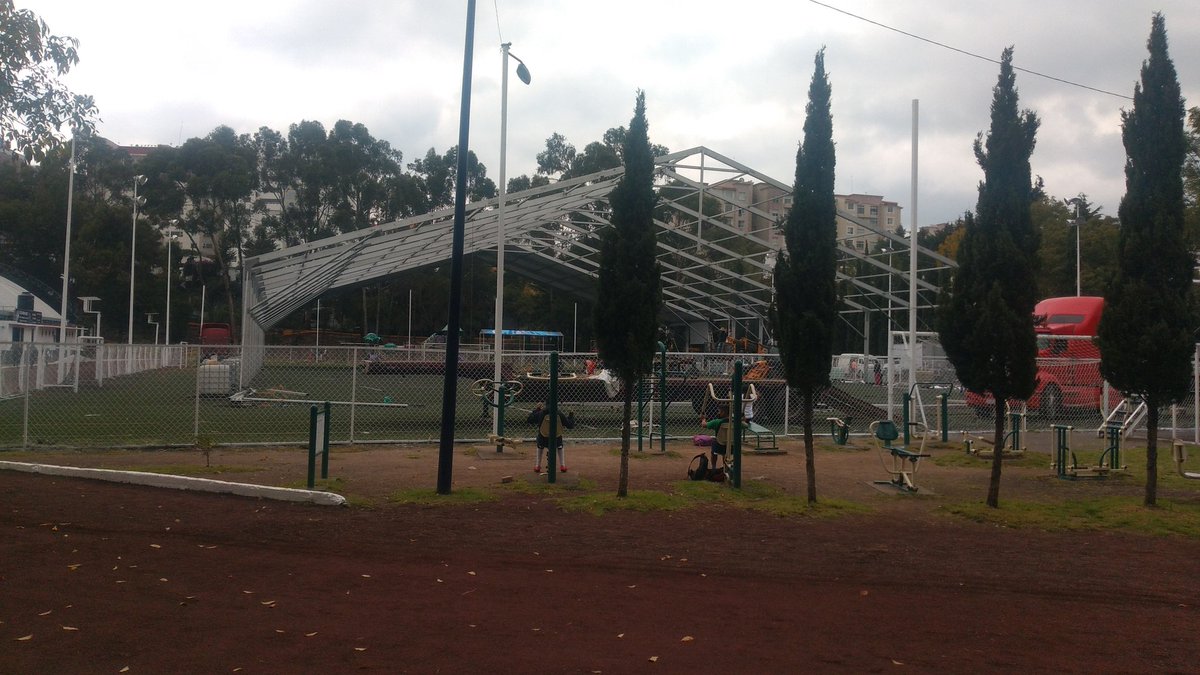 FORMA_0323's tweet photo. Es una pena que quieran enseñar algo que no es real y claro que hay dinero 12 años en el poder y ni arreglan las canchas y ni una cancha techada disponible para el uso público #meduelescuajimalpa que dicen "hechos no palabras" @Claudiashein @AdrianRubalcava @quiquegaray @GobCDMX https://t.co/RuPm00kI4Z