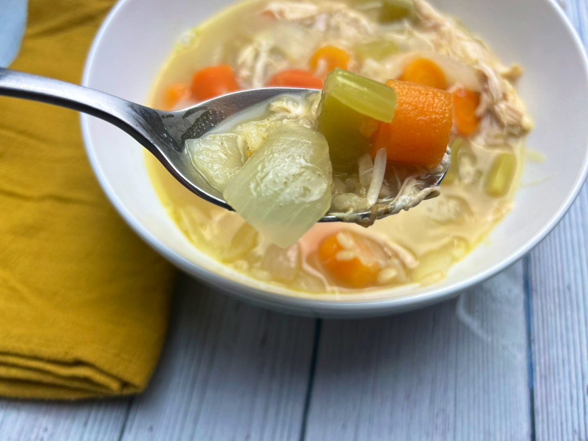 Lemon chicken soup is what’s on the menu tonight. 🍗 🍋 🥕 🧅 🍲