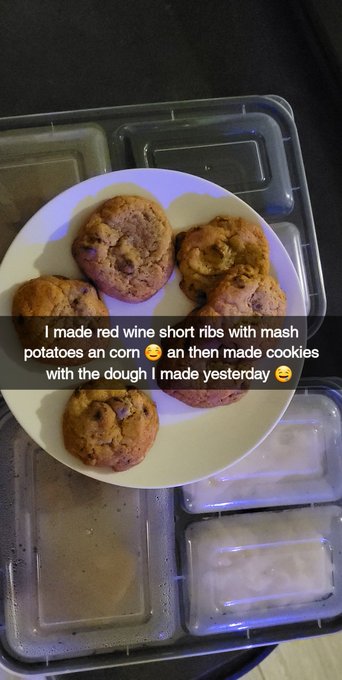 Fucking yum 😋 https://t.co/ZpEpCQcrBf