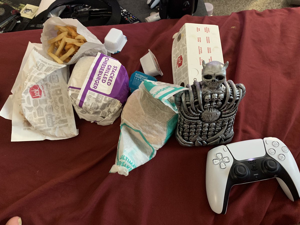 LuciferSithLord's tweet photo. My streaming meal and wine in my Little Nicky Flask(birthday gift from Fox 🦊) !
https://t.co/MyZz10hgne
#Cyberpunk2077 #LiveStream #twitchstreamer #twitchaffiliate #JackInTheBox #littlenicky #getintheflask #winelover #gamer #PlayStation #PlayStation5 https://t.co/BNOfYTYgLh