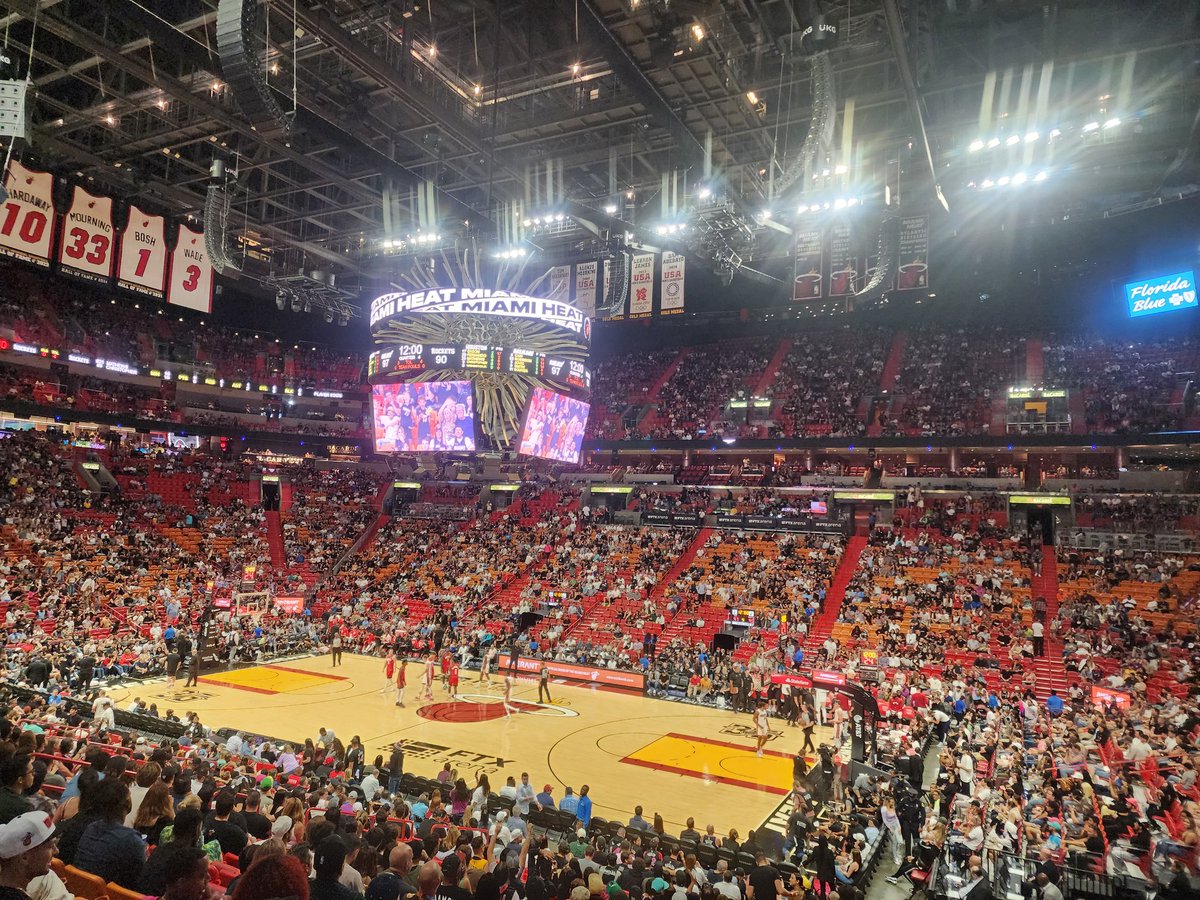 TeacherFeFe's tweet photo. #Lit🏀

#MiamiHeat https://t.co/Lx0UzHXGGR