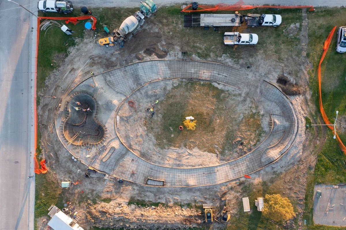 JeffAmentsArmy's tweet photo. #Repost @Evergreensk8 
・・・
New concrete coming to the Crow Reservation 🙌🏼 Pool &amp; track brought to you by #montanapoolservice, @MTskatepark and Evergreen Skateparks 💌 Hardin, MT #hardinskatepark #montanapoolservice #crowreservation #montanaskateparks #indigenouspeoplesday https://t.co/BmoBRLO7bh