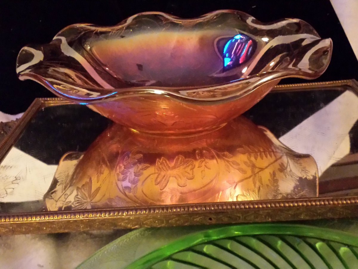 #etsy shop:Federal ruffled carnivalglass bowl etsy.me/3CNDx2X #rosegold #centerpiece #marigoldglass #federalglass #carnivalglass #fruitbowl #normandieglass #centerpiece #rufflededge #depressionglass #bowl #irridescent #ruffledglass #gift #artglass #artdeco #art