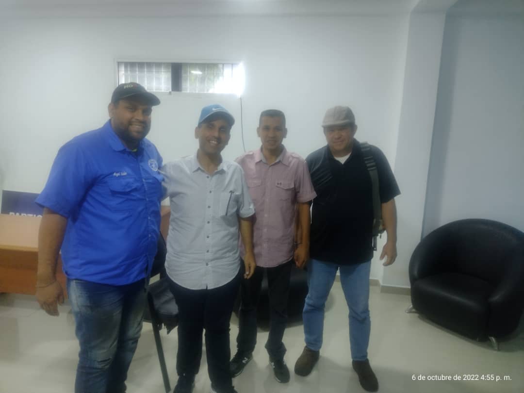 GagoAlexisPiar's tweet photo. Bienvenidos compañeros al camino de la ProsperidAD: Rolando Herrera, Angel Nuñez y José Alfonso, a partir de hoy ratifican su apoyo a la candidatura presidencial de @prospericarlos y al liderazgo en #Monagas del compañero @PieroMaroun. Seguimos sumando! Y VIENEN MAS RENUNCIAS! https://t.co/bRIBOa1RwV
