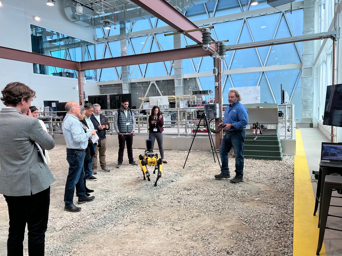 NAIOP's tweet image. CRE.Converge attendees had a chance to meet Boston Dynamics’ Spot “robot dog” at a tour of the Oracle Industry Innovation lab today! #oracleindustrylab #CREConverge