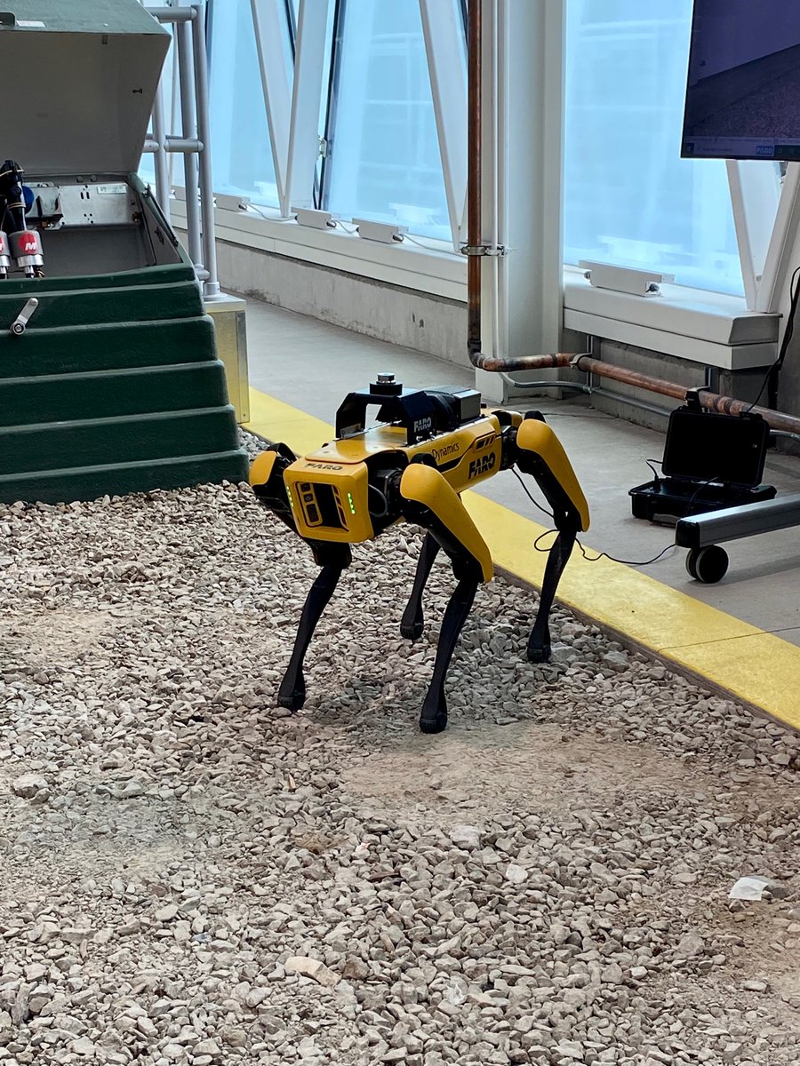 NAIOP's tweet image. CRE.Converge attendees had a chance to meet Boston Dynamics’ Spot “robot dog” at a tour of the Oracle Industry Innovation lab today! #oracleindustrylab #CREConverge