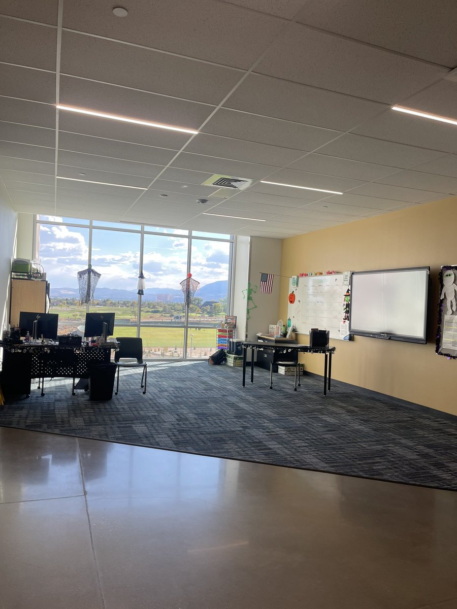 cristalwoodley's tweet photo. 💚 @EdAllianceWasho board. Today we toured the new #HugHighSchool. Serving close to 2400 students, 120 teachers & caring employees. This new #innovated school is a reflection of how environments spikes creativity and excellence. #gratefulforedu #culinaryprogram #familyresources https://t.co/P2ijYJl10o