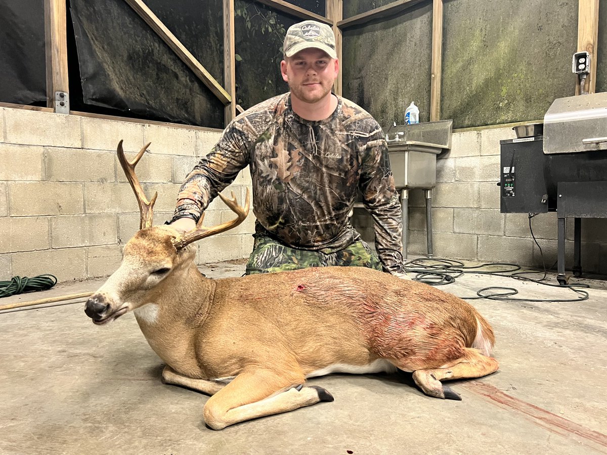 mf_outdoors's tweet photo. Congratulations #MichaelFlaskey on your mature #Florida whitetail buck! What a great old buck to get with your bow. He weighed 180 lbs! #TaylorCreek #Fat7 https://t.co/zGNomsWR8E