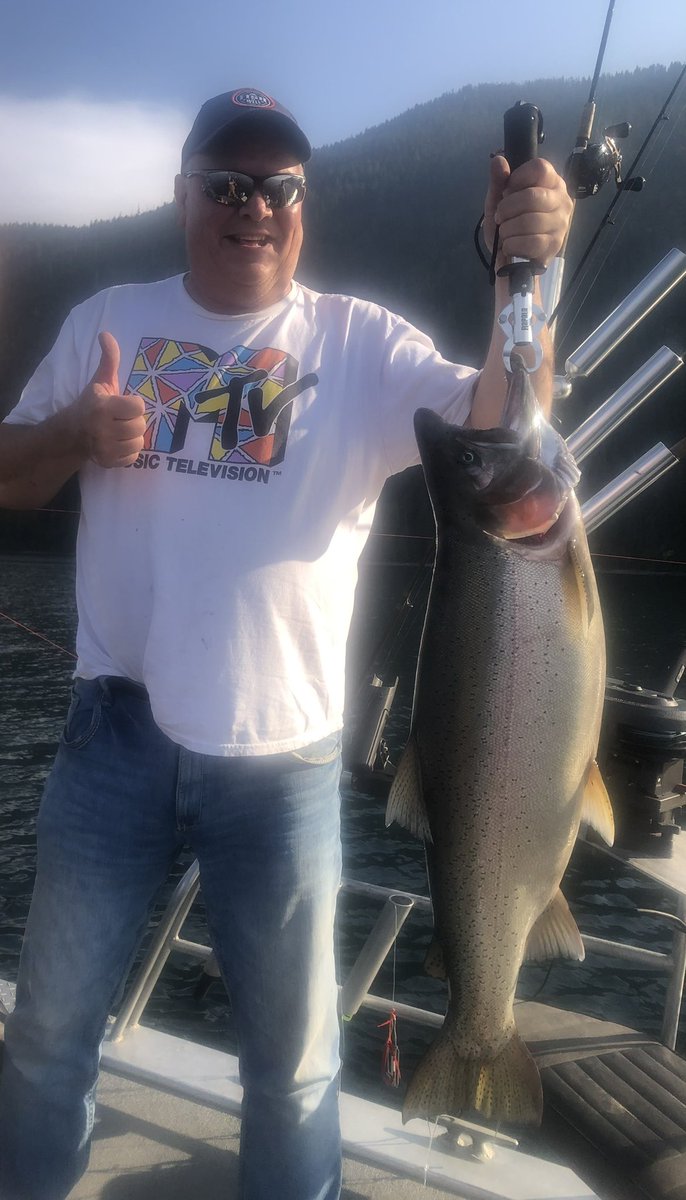 TedFlintJr's tweet image. Skipped work to go fish for Rainbow trout in my backyard- Lake Pend O’reille.. 20 lbs #kamloop