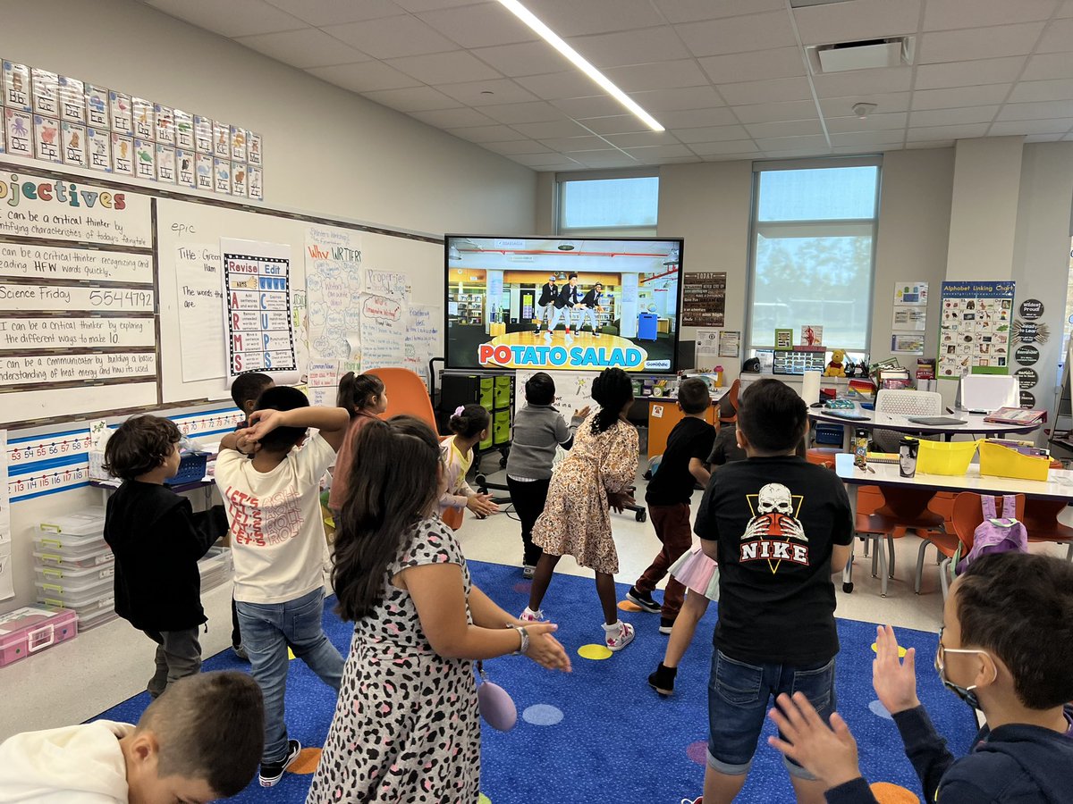 MrsJohnson_LLE's tweet photo. Brain breaks are essential to keep us moving & grooving with our learning everyday! Love that our brain breaks can also review concepts! Blazer Fresh is a class favorite! #BlazerFresh #MovementIsEssential #GoNoodleAmbassador @GoNoodle @HumbleISD @HumbleISD_LLE @MsBenton_LLE_AP https://t.co/HW3RlW2FWH