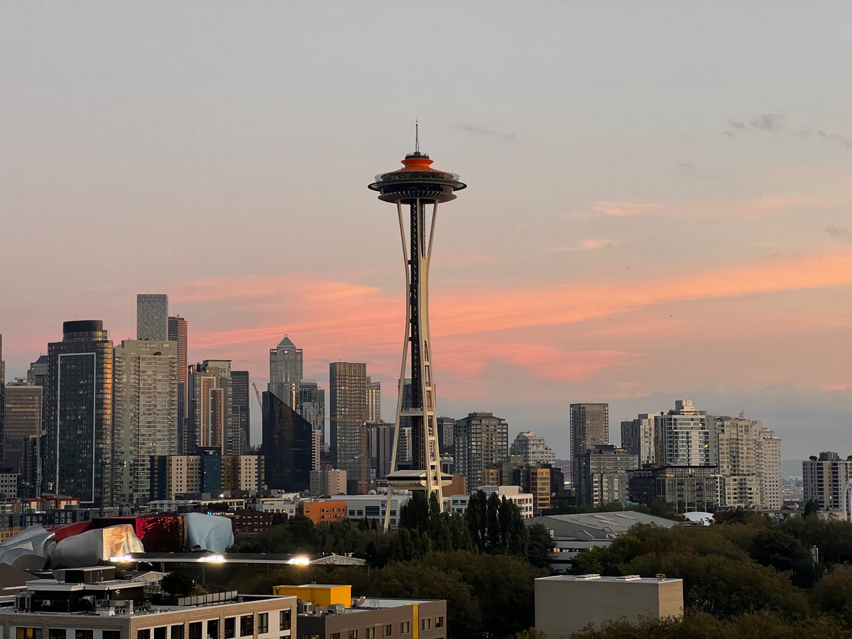 polkiewicz's tweet photo. Loving this October weather @KSeattleWeather https://t.co/FMS8eJXdBg
