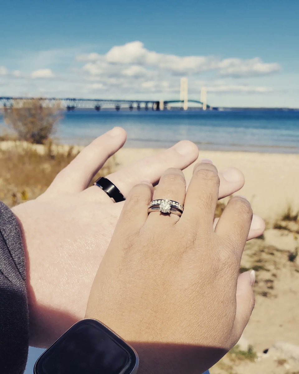 kuuchikooo's tweet photo. Mr. and Mrs. Pryer 👩‍❤️‍💋‍👨
10.8.2022 https://t.co/H9eZGI1Vlk