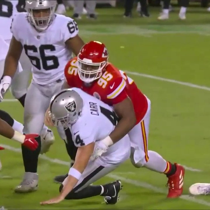 NFLonFOX's tweet photo. Do you think this was roughing the passer? https://t.co/VlBanzK60y