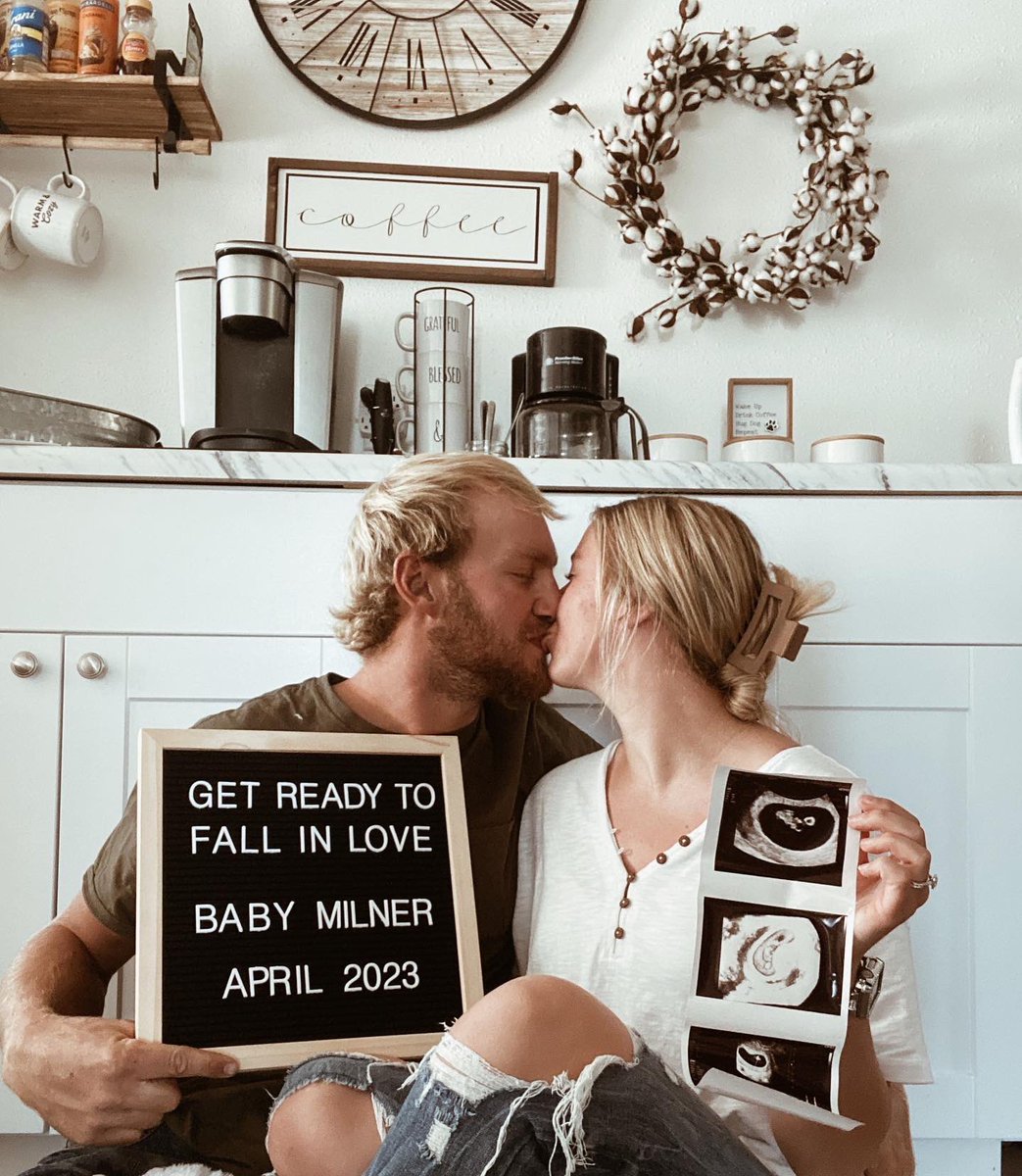 KRISTpycream's tweet photo. 👣🤍🤰🏼 https://t.co/3zJcDpGwee
