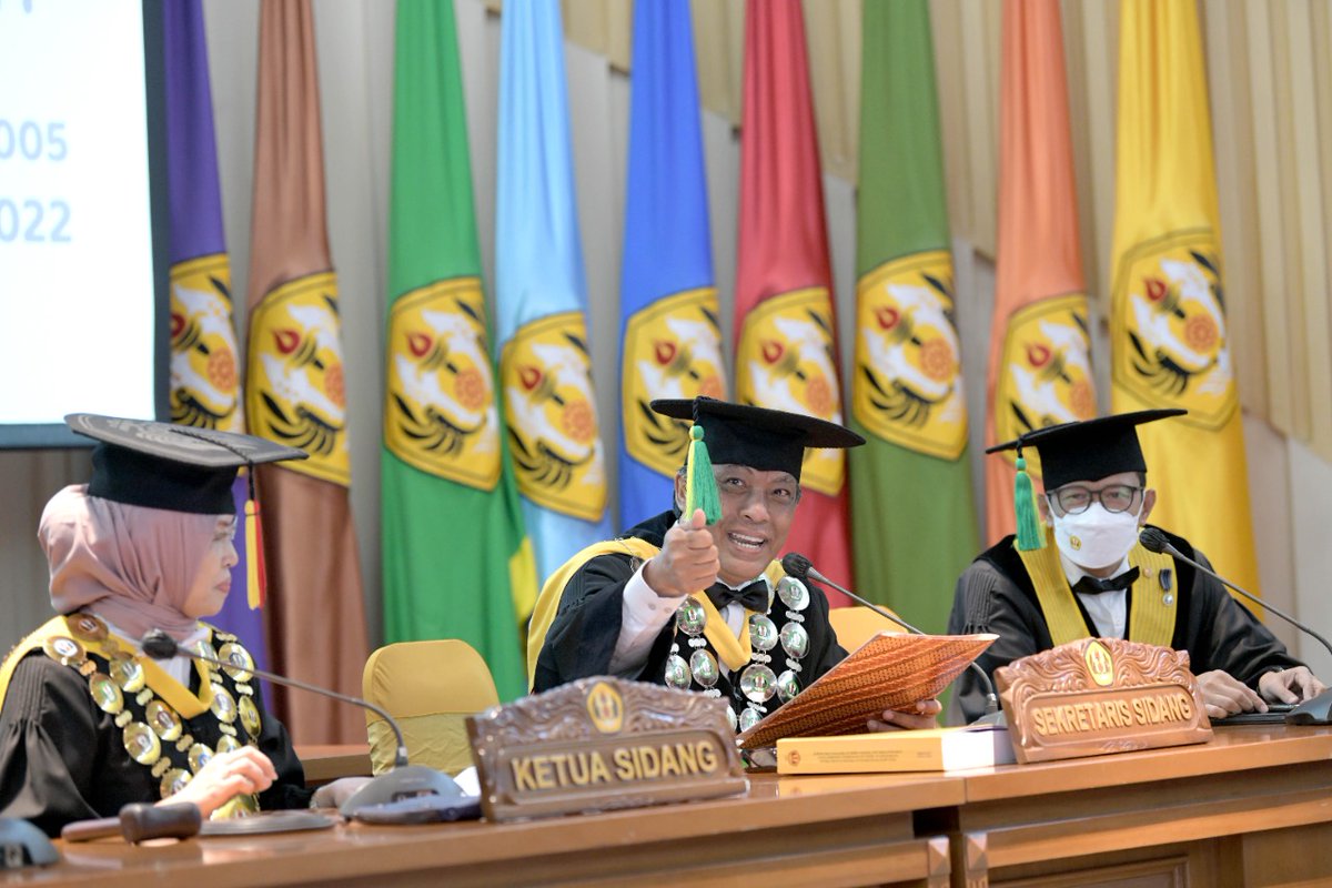 ata_lia's tweet photo. ..untuk perjalanan tidak mudah namun berakhir indah ini, alhamdulilah wa syukurillah..

Atalia
10.10.22

@universitaspadjadjaran @fikomunpad 
_____
Hatur nuhun kepada yth:

Rektor selaku Ketua sidang, Prof. Dr. Rina Indiastuti, S.E., M.S.I.E. https://t.co/Sx1iBknJqC