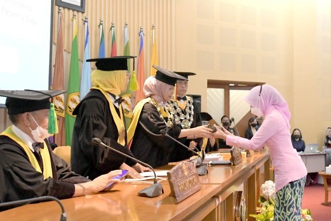 ata_lia's tweet photo. ..untuk perjalanan tidak mudah namun berakhir indah ini, alhamdulilah wa syukurillah..

Atalia
10.10.22

@universitaspadjadjaran @fikomunpad 
_____
Hatur nuhun kepada yth:

Rektor selaku Ketua sidang, Prof. Dr. Rina Indiastuti, S.E., M.S.I.E. https://t.co/Sx1iBknJqC